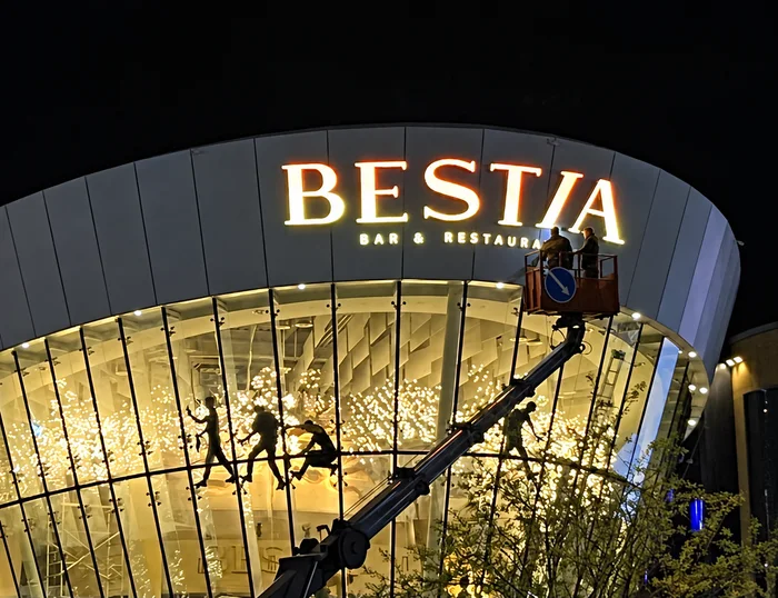 Вывеска BESTIA — Фото с ИИ-обработкой